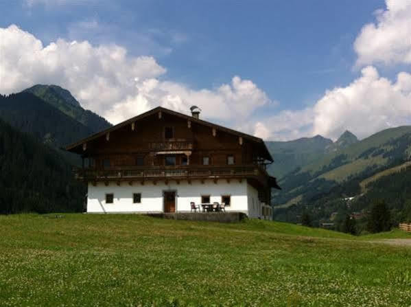 Alpenbauernhaus Vorderbrandthof Saalbach Exterior foto